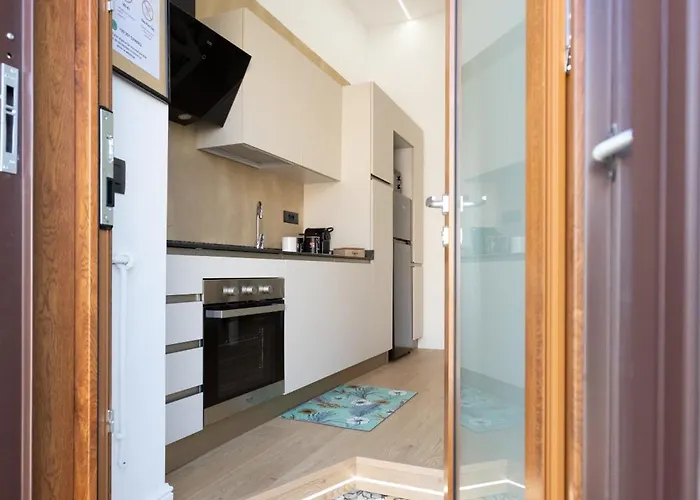 Gemma House - 100mt To Metro Station, 2 En-suite Bathrooms