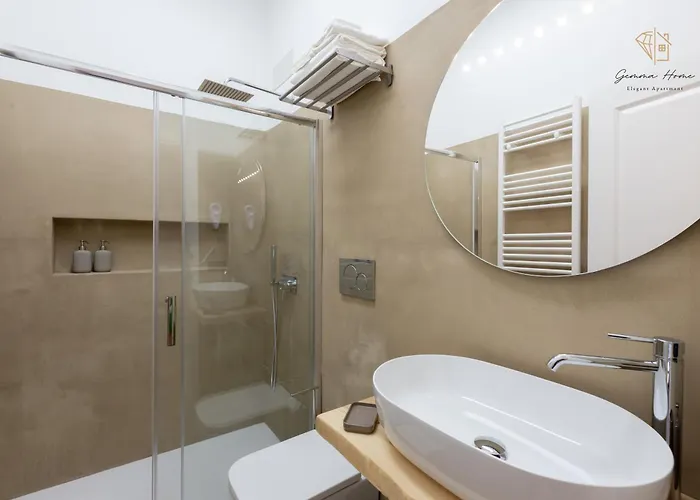 Apartment Gemma House - 100mt To Metro Station, 2 En-suite Bathrooms *